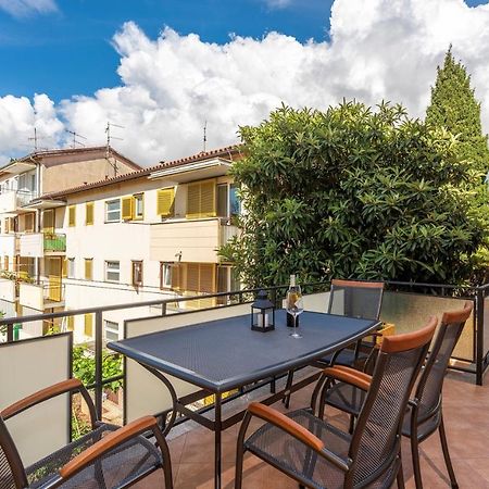 Apartment Lazzarich With Terrace Poreč Exterior foto
