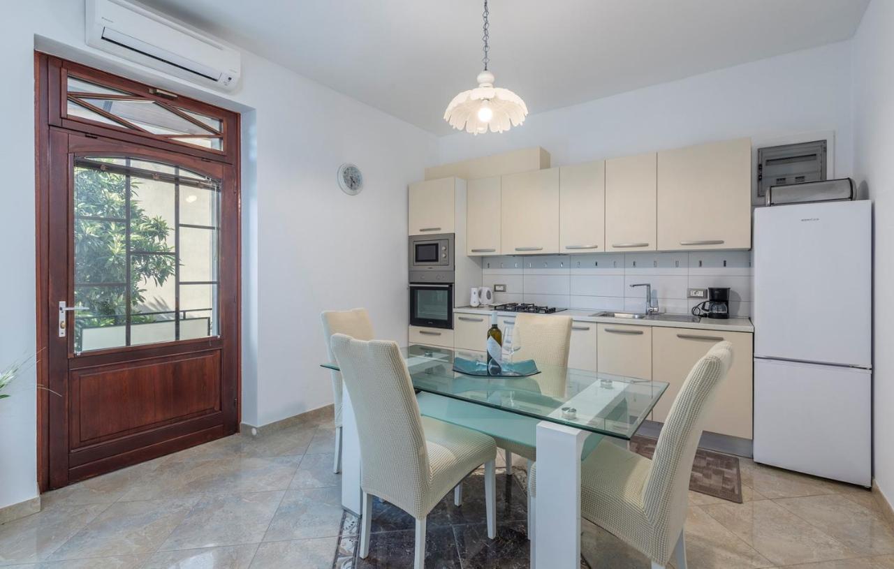 Apartment Lazzarich With Terrace Poreč Exterior foto